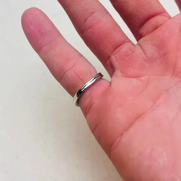 Y2K Vintage Wrapped Guitar Ring – Silver Tone, Size 8, Unisex, Brand New - Picture 6 of 7